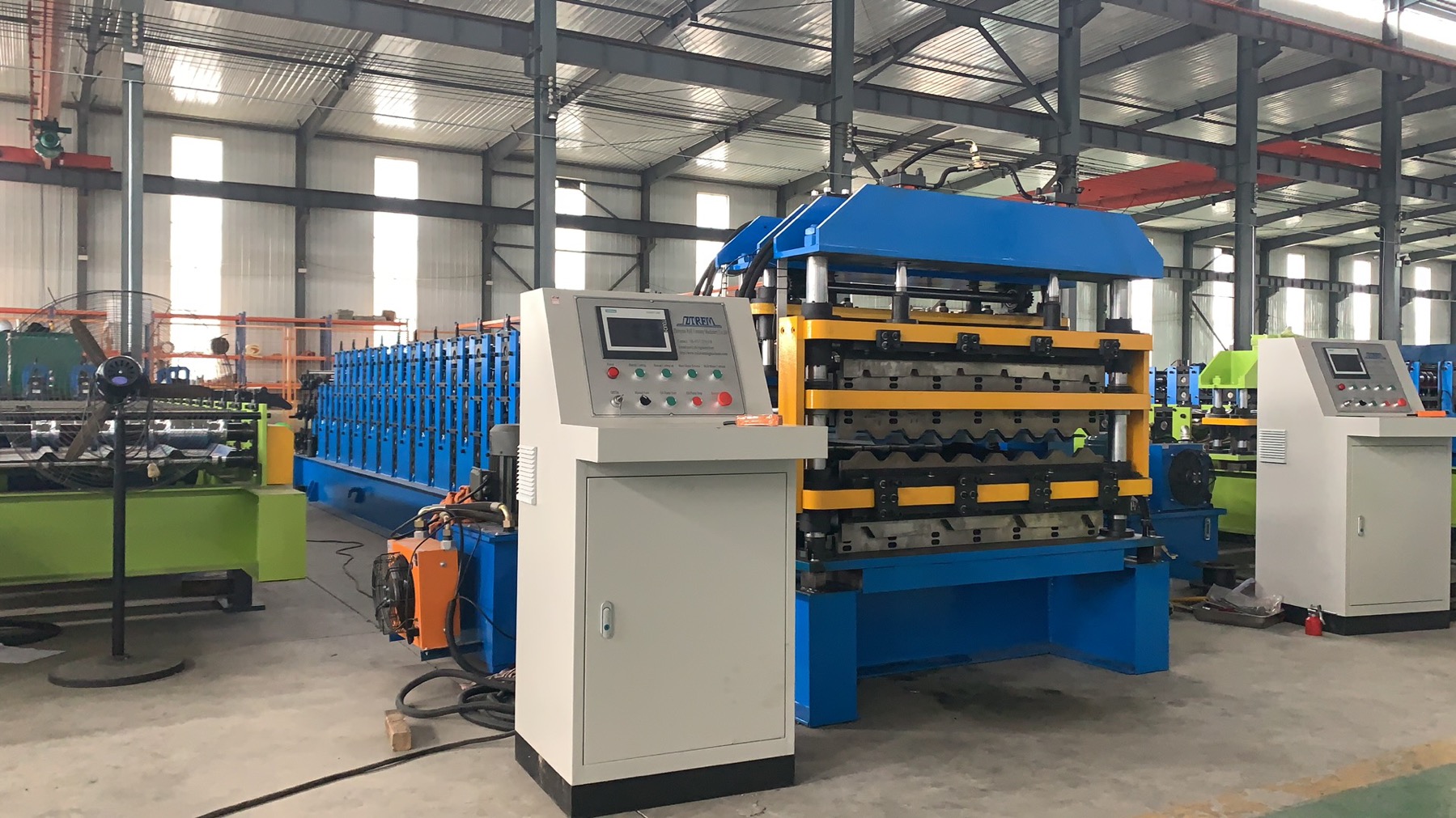 Triple layer roofing sheet roll forming machine