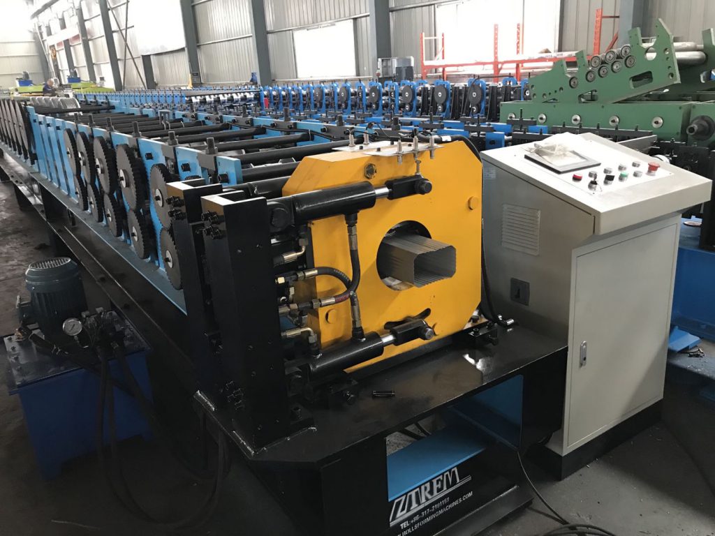 Downspout roll forming machine