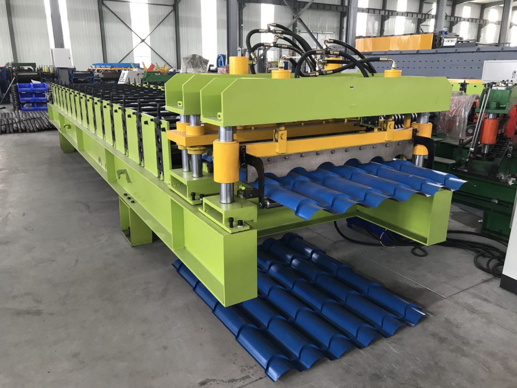 Step tile roll forming machine