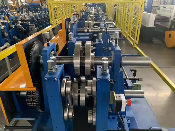 CZ Purlin machine
