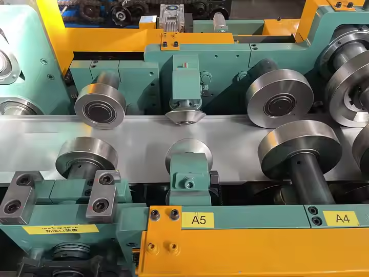 CZ Purlin machine
