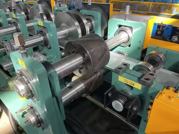 CZ Purlin machine