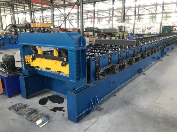 Deck forming machine (4)